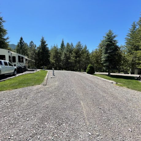 Image of gravel and dirt road at Nugget RV Park